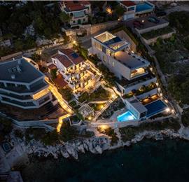 6 Bedroom Waterfront Villa with Pool in Uvala Ljubljeva near Trogir, Sleeps 12-13